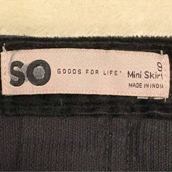 Black pleated corduroy mini skirt high rise sz 9 Dark Academia Clueless Preppy - Picture 5 of 9